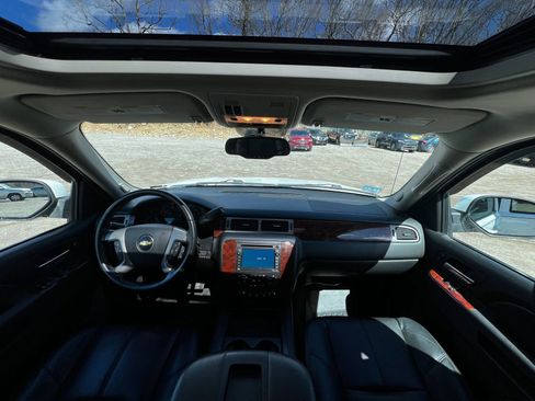 Used 2011 Chevrolet Avalanche LT image 14