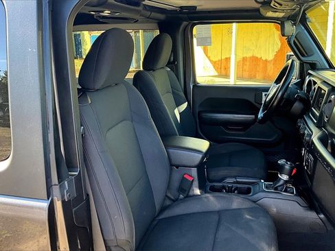 Used 2019 Jeep Wrangler Sport image 10