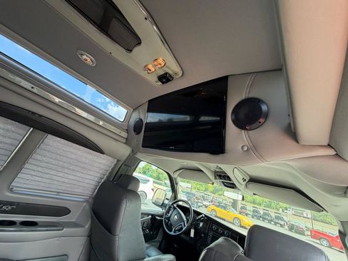 Used 2017 Chevrolet Express 2500 RWD image 35