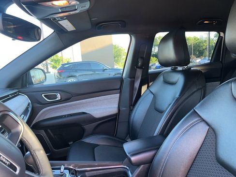 Used 2024 Jeep Compass Latitude AWD/4WD image 10