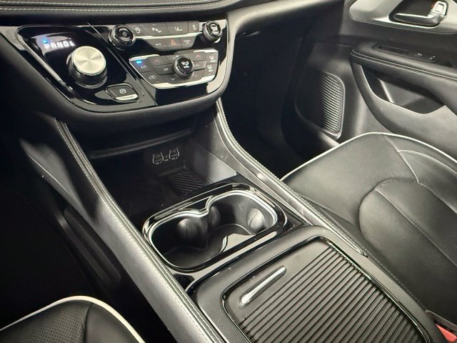 Used 2025 Chrysler Pacifica Limited FWD image 29