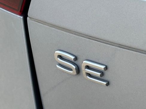 Used 2024 Volkswagen Tiguan SE R-Line image 9