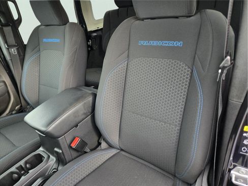 Used 2025 Jeep Wrangler Unlimited Rubicon 4xe w/ Convenience Group AWD/4WD image 17