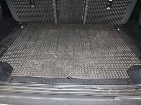 Used 2024 Land Rover Defender 110 S image 16