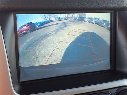 Used 2018 GMC Yukon SLT w/ Premium Edition image 8