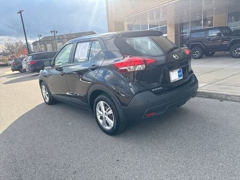 Used 2020 Nissan Kicks S image 2