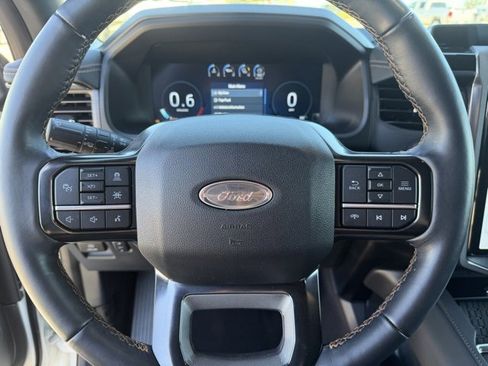 Used 2024 Ford Expedition Platinum image 17