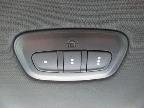 Used 2023 RAM 1500 Laramie AWD/4WD image 33