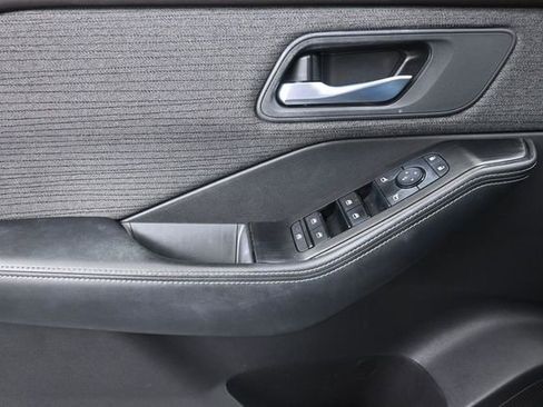 Used 2022 Nissan Rogue SV FWD image 24