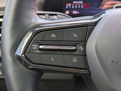 Used 2024 Chevrolet Traverse RS image 21