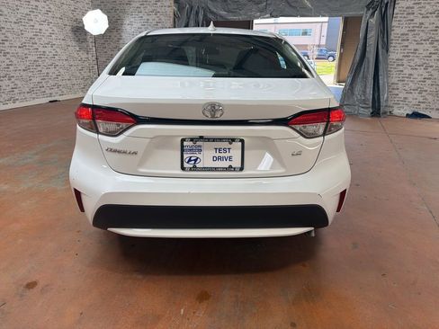 Used 2021 Toyota Corolla LE image 6