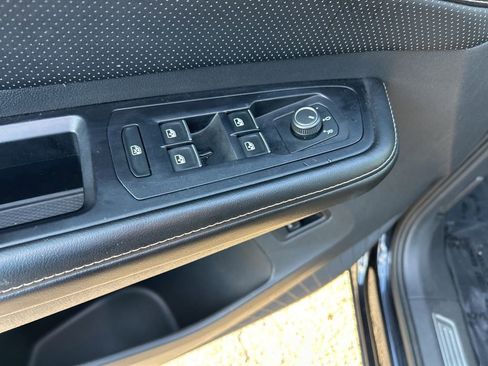 Used 2024 Volkswagen Atlas Cross Sport SE image 35