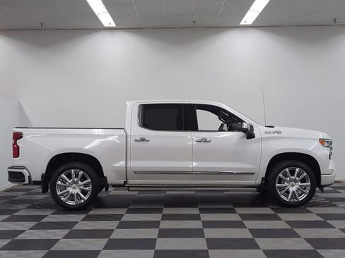 Used 2025 Chevrolet Silverado 1500 High Country w/ High Country Premium Package AWD/4WD image 8