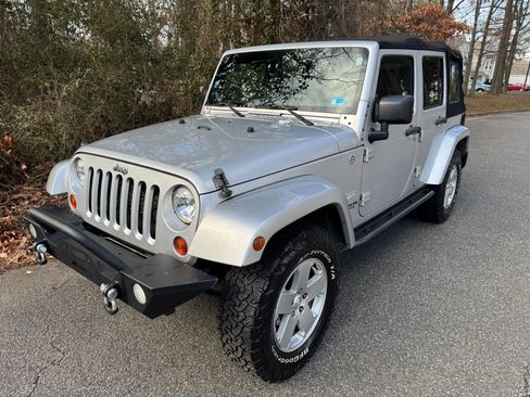 Used 2012 Jeep Wrangler Unlimited Sahara w/ Dual Top Group image 12