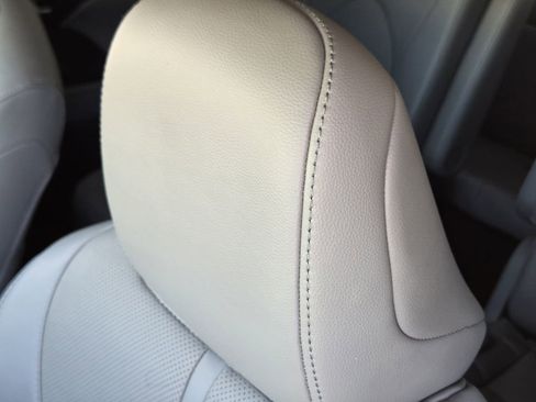 Used 2023 Toyota Highlander Limited image 17