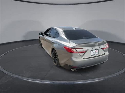 Used 2025 Toyota Camry SE image 6