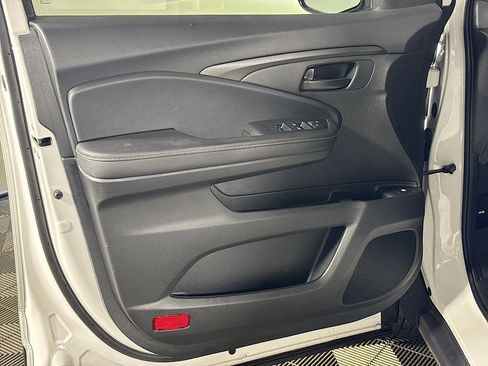 Certified 2025 Honda Ridgeline Sport image 11