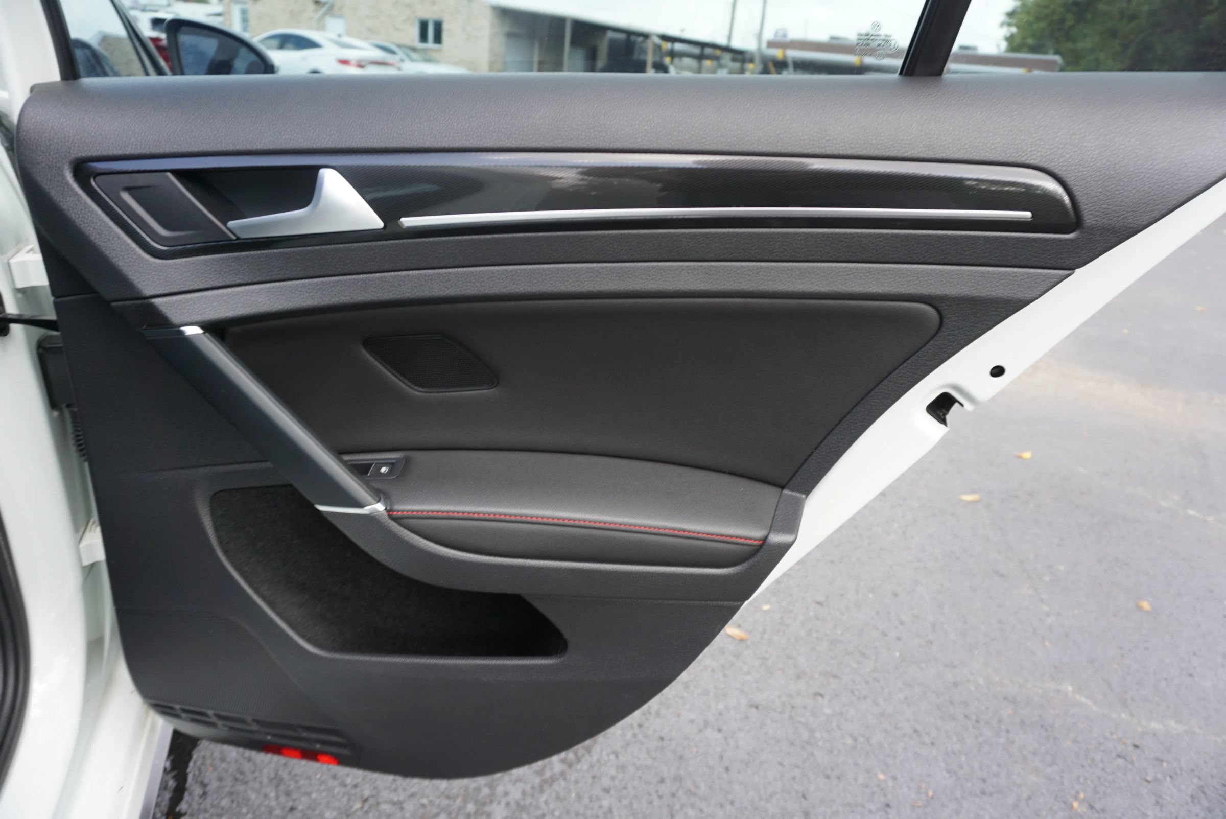 Used 2017 Volkswagen GTI SE FWD image 20