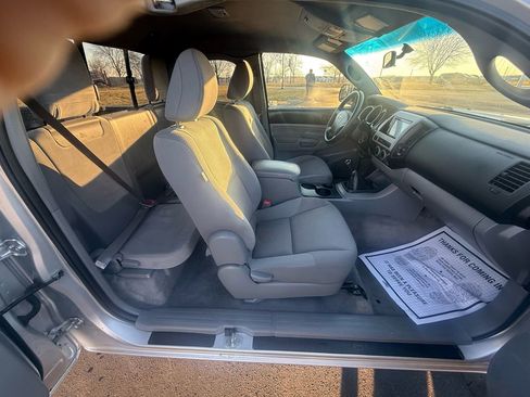 Used 2011 Toyota Tacoma 4x4 Access Cab V6 w/ Convenience Pkg image 11