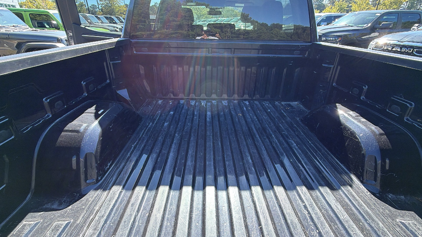 Used 2025 GMC Sierra 1500 SLT AWD/4WD image 13