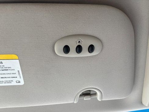 Used 2013 Chrysler Town & Country Touring image 19