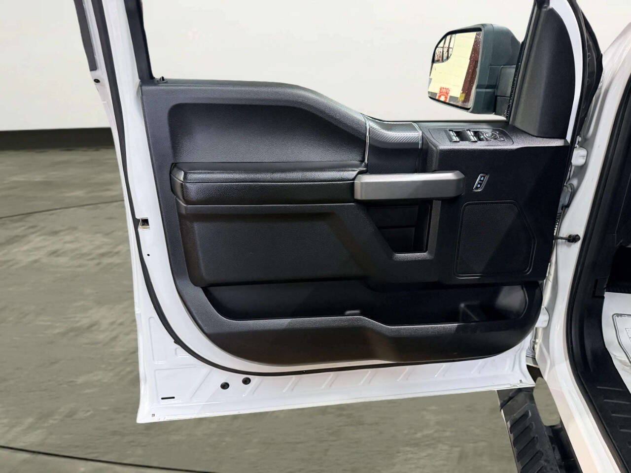 Used 2018 Ford F150 XLT w/ Equipment Group 302A Luxury AWD/4WD image 15