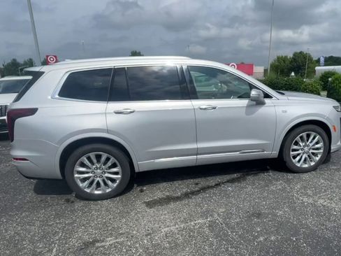Used 2020 Cadillac XT6 Premium Luxury FWD image 2