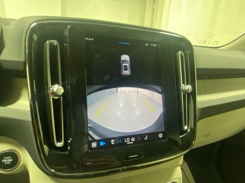 Used 2023 Volvo XC40 B5 Plus w/ Climate Package AWD/4WD image 25