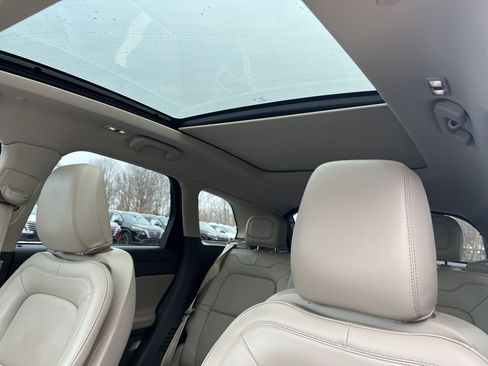 Used 2021 Lincoln Corsair Reserve w/ Equipment Group 201A image 25