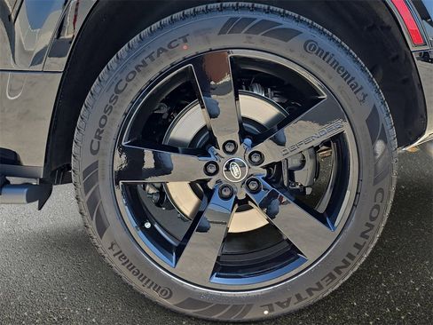 New 2025 Land Rover Defender 110 V8 image 33