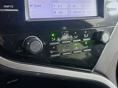 Used 2018 Toyota Camry LE FWD image 22