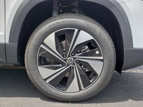New 2026 Volkswagen Taos SE AWD/4WD image 12