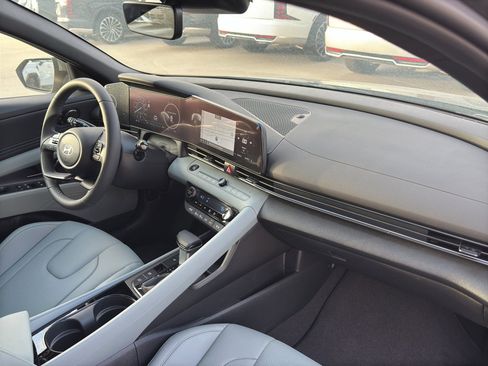 New 2025 Hyundai Elantra Limited image 33