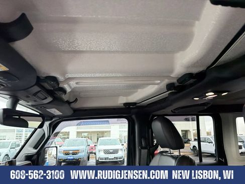 Used 2021 Jeep Wrangler Unlimited Rubicon w/ Dual Top Group AWD/4WD image 21