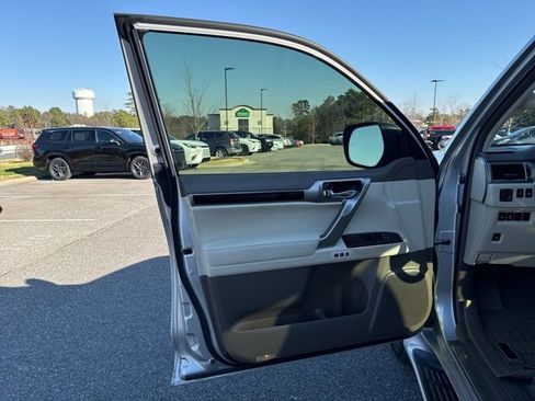 Used 2015 Lexus GX 460 image 7