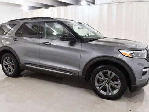 Used 2023 Ford Explorer XLT w/ Equipment Group 202A image 5