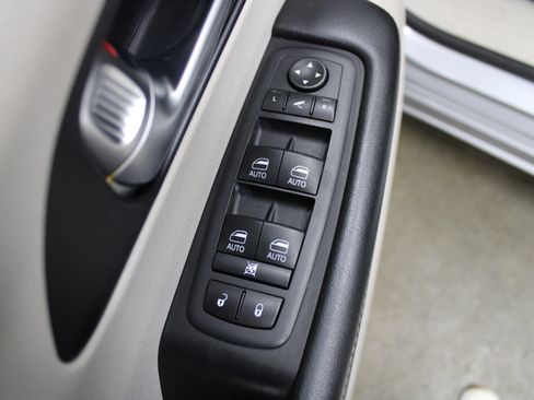 Used 2020 Chrysler Pacifica Limited FWD image 49