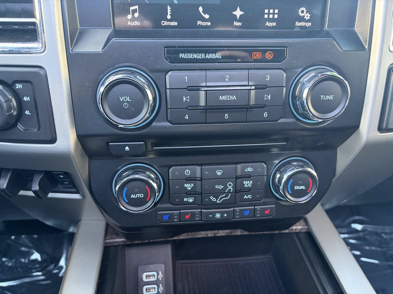 Used 2017 Ford F350 Lariat w/ Lariat Value Package AWD/4WD image 29