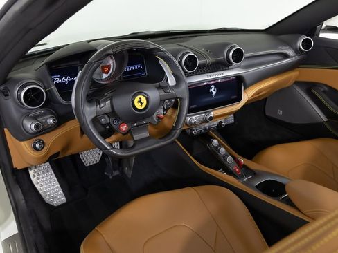 Used 2019 Ferrari Portofino image 4