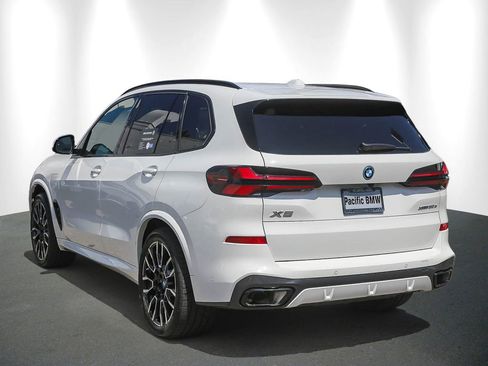 Certified 2025 BMW X5 xDrive50e w/ M Sport Package AWD/4WD image 4