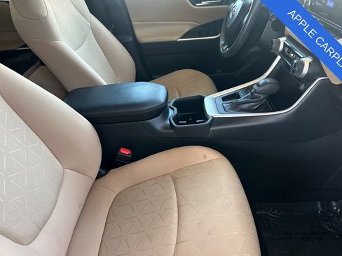 Used 2023 Toyota RAV4 XLE FWD image 17
