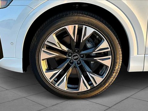 New 2026 Audi Q8 Premium Plus image 11