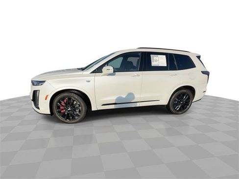Certified 2024 Cadillac XT6 Sport w/ LPO, Onyx Lite Package image 5