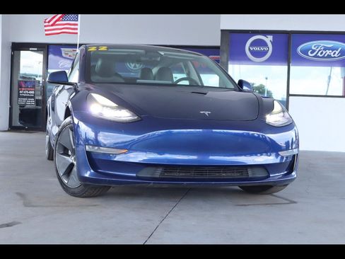 Used 2022 Tesla Model 3 Standard Range RWD image 1
