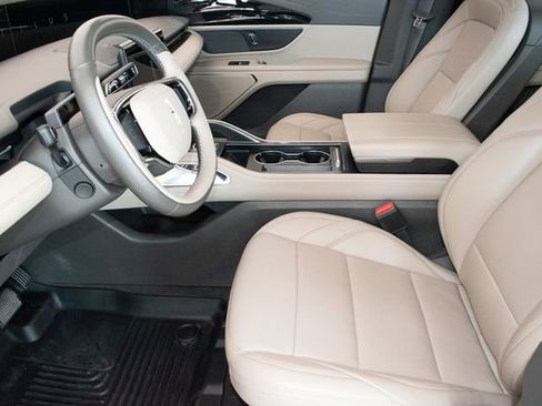 Used 2024 Lincoln Nautilus Premier AWD/4WD image 19