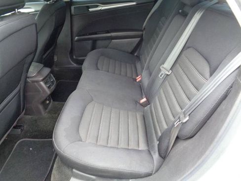 Used 2016 Ford Fusion SE FWD image 6