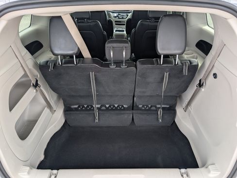 Used 2024 Chrysler Pacifica Touring-L FWD image 14