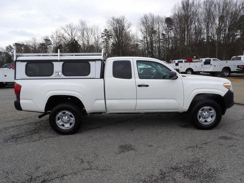 Used 2021 Toyota Tacoma SR image 9