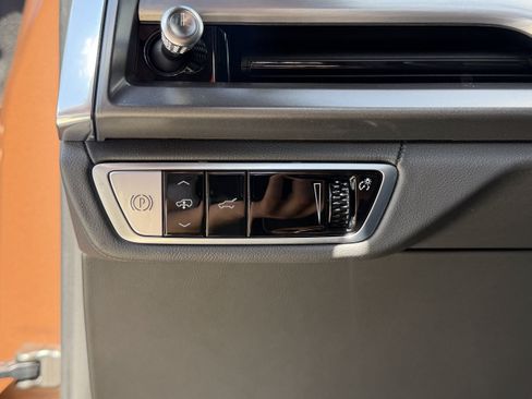 New 2027 Cadillac Vistiq Platinum w/ LPO, Floor Liner Package AWD/4WD image 16