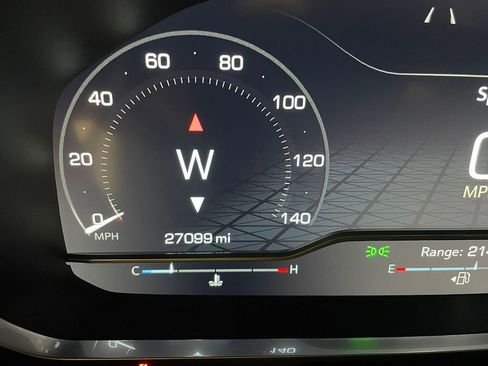 Used 2023 GMC Yukon SLT w/ SLT Premium Package image 6